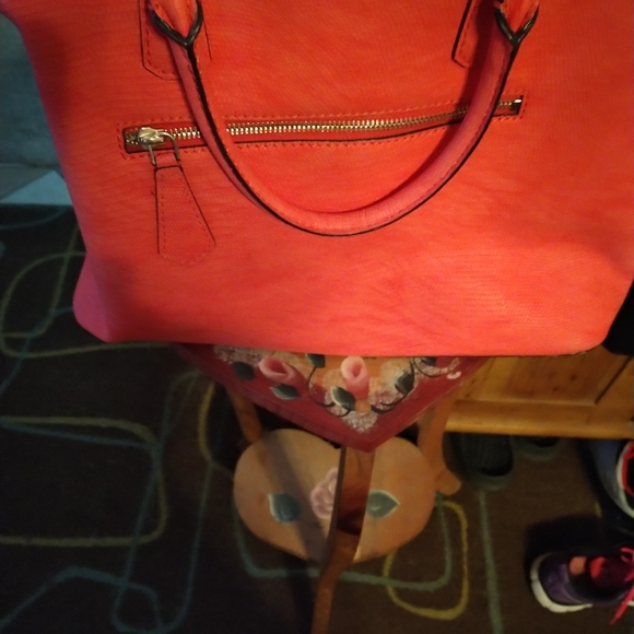 Guess - Picture 3 of 16